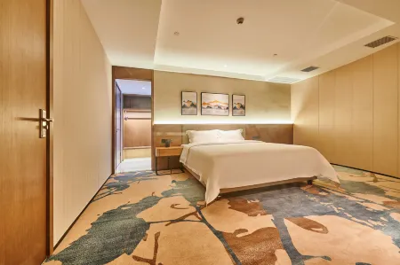 Rezen Longhh Hotel (Zhaoqing Seven Star Cave Sports Center)