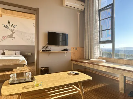 Qiantu Chinese Inn at Fuxian Lake