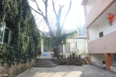 Xinping Lvli Piaoxiang Accommodation Отели рядом с достопримечательностью «Nan'en Waterfall»