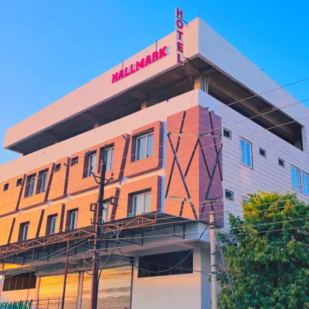 HOTEL HALLMARK