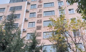 Zhaotong Yunshangyun Light Luxury Hotel (Fada Plaza)