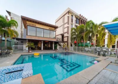 RedDoorz Premium @ The KWE Hotel and Resort 팜팡가 호텔