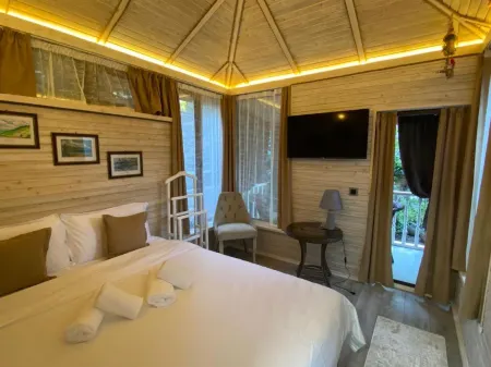 Kausar Hotel Отели рядом с достопримечательностью «Каба уулу Кожомкул»