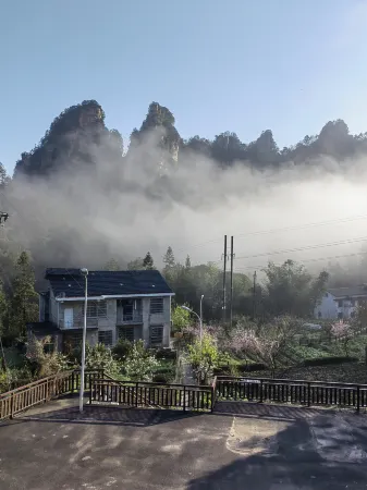 Natural Renjia Inn Отели рядом с достопримечательностью «Pig Bajie Carrying His Wife»