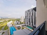 KLIA Lili Residensi 5+2 PAX with Splendid Pool Hotels near Surau Desaria