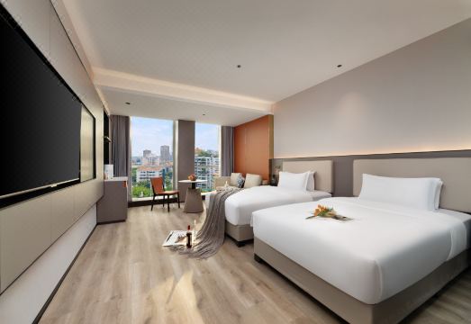 오웰 리버사이드 가든 리조트 (몐양 기차역)