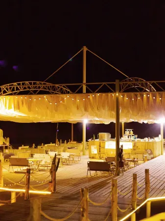 Dunhuang Desert Moon Bay Wild Luxury Desert Camping Starry Sky Hotel