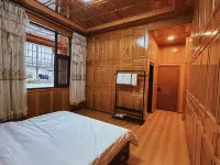 Shangri-La Suyouhua Homestay Hotels near Potatso National Park