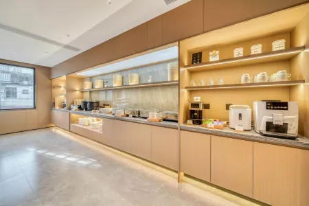 Homeinn Selected Hotel (Ningde Wanda Plaza) Отели рядом с достопримечательностью «Ningde Normal University (South to Ningde Customs Anti-smuggling Bureau)»