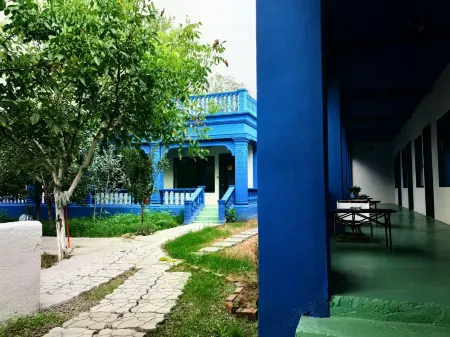 Morning Creek Inn by the Mountain Road Отели в г. Гунлюй