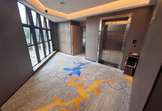 4. 샹팅 팅위안 호..