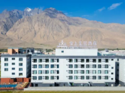 Snow Crown Hotel (Tashkurgan Branch) Hotels near Khunjerab Port