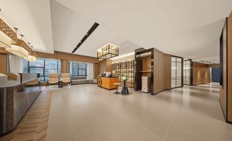 Home Inn Plus (Chongqing Jiefangbei Hongyadong Branch)