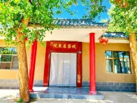 Dunhuang Yuequanju (Crescent Moon Spring) - Bjergudsigt