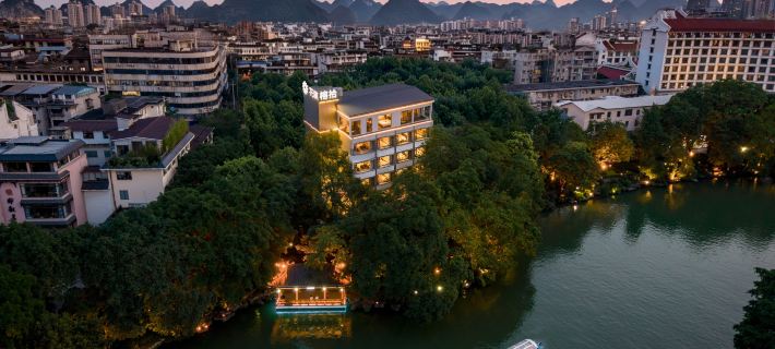 Floral Hotel · RongShi Hotel(Guilin Elephant Trunk Hill Two Rivers and Four Lakes Hotel) Hotels in Guilin
