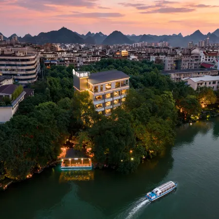 Floral Hotel · RongShi Hotel(Guilin Elephant Trunk Hill Two Rivers and Four Lakes Hotel)