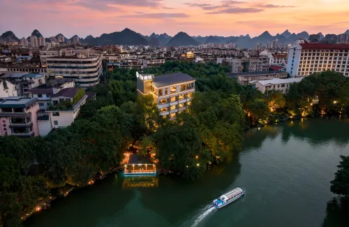 Floral Hotel · RongShi Hotel(Guilin Elephant Trunk Hill Two Rivers and Four Lakes Hotel) - spa