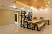 Lanxi Light Luxury Cinema Hotel (Zunyi Ningbo Road Branch)