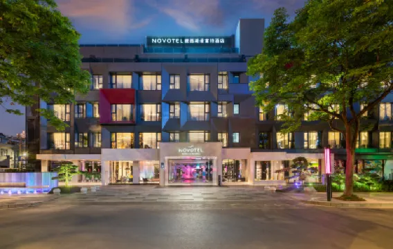 Novotel Yangzhou City Centre Hotels near Fuzhuang Villa