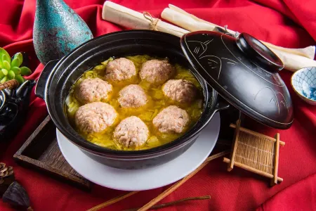 Biyuyuan Hotel Отели рядом с достопримечательностью «the First Spring Under Heaven»