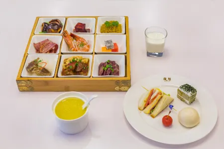 Qinhuangdao Four Arts Hotel Отели рядом с достопримечательностью «Qinhuang Botanical Garden»