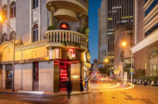 Jinglai Hotel · Bushe (Shanghai People's Square Nanjing West Road Subway Station)