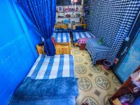 拉萨那里民宿 - 蓝色温馨三人间床位房（公共卫浴）
