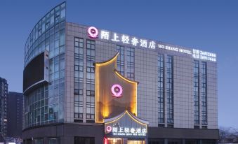 Moshang Light Luxury Hotel (Lankao South Station)