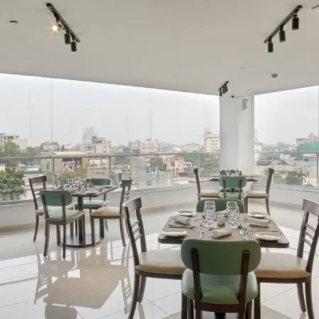 Avari Xpress Gulberg