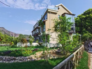 Houshan Courtyard