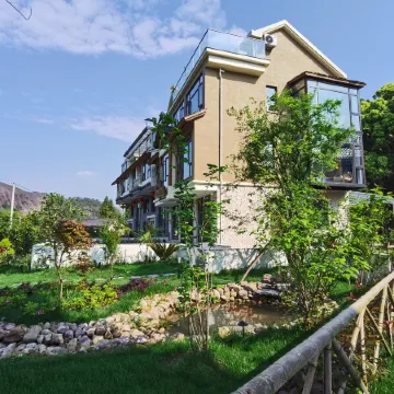 Houshan Courtyard