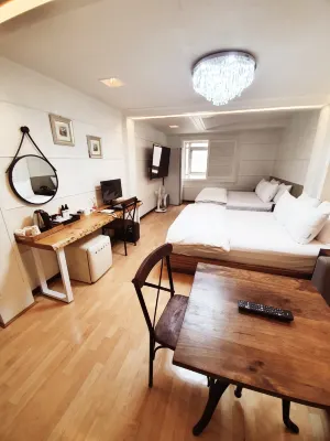 Uneed Hotel