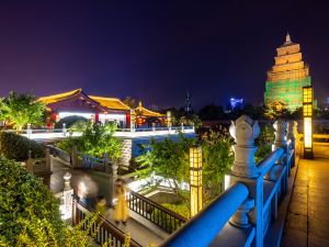 Orange crystal Xi'an Dayan Pagoda Hotel