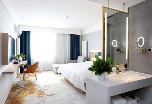 깔끔한 조식 뷔페 공간