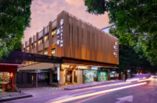 Li She (Xicun Subway Station Store of Guangzhou Railway Station) Hoteles cerca de Guangzhou Labour Stadium