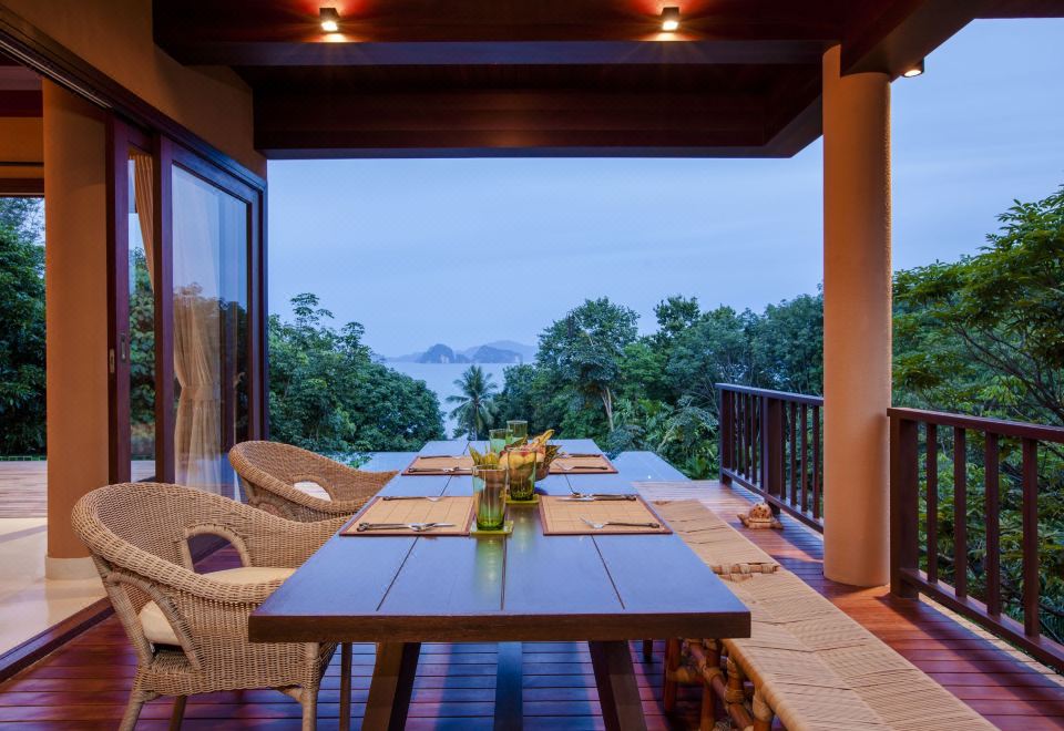 빌라 리디아의 전용 수영장과 휴식 공간