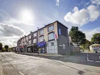 OYO Bostons Manor Hotel, Hanwell London Hotel di Ealing