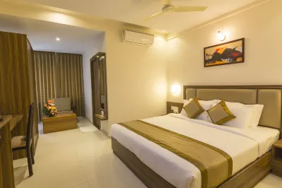 Grand Plaza Suites Hotels near Mishqal Mosque