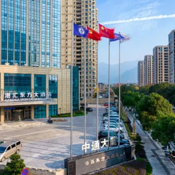 Tonglu Daqishan Road Ganghui GINLAN JIA Grand Hotel Отели рядом с достопримечательностью «Дружественная больница Чунцзян-Роуд (отдел Чунцзян-Роуд)»
