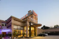 Yihai Resort Hotel (Xichang Qionghai Wetland Branch)