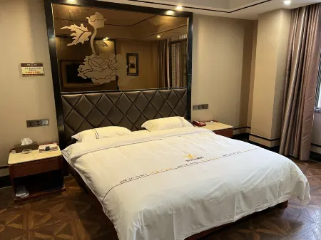 You Tai Hotel Отели рядом с достопримечательностью «Building the Peak»