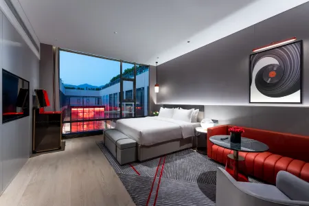 Zhaoqing Xinghu Lirui Hotel