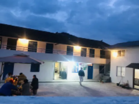 Yeler Lake Shishanxuan Inn