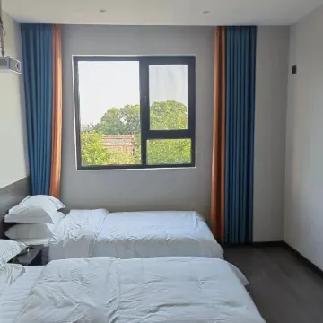 Luochuan Lugang Shangyu E-sports Hotel