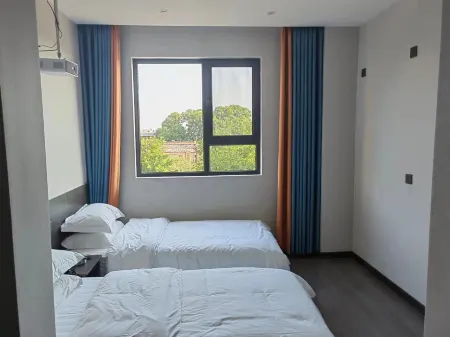 Luochuan Lugang Shangyu E-sports Hotel