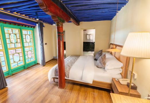 Lhasa Chijiang Larang Historic Hotel
