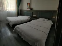 Meigu Xiangyue Hotel - parking