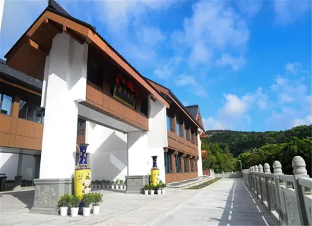 Putuo Hotel · Bore Jingshe Отели рядом с достопримечательностью «Wugongshi Wharf»