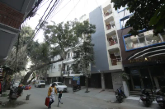 ホテル TMS グランド Tomb of Adham Khan周辺のホテル