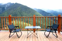 Siguniangshan Xuema Yunjian Homestay